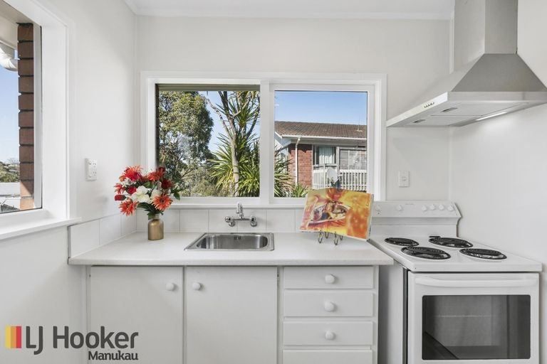 Photo of property in 1/5 Keldale Place, Forrest Hill, Auckland, 0620