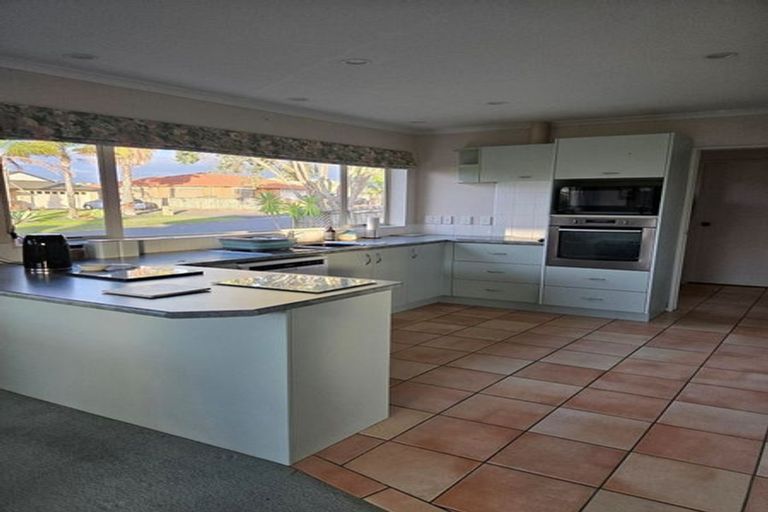 Photo of property in 20 Kath Hopper Drive, Orewa, 0931