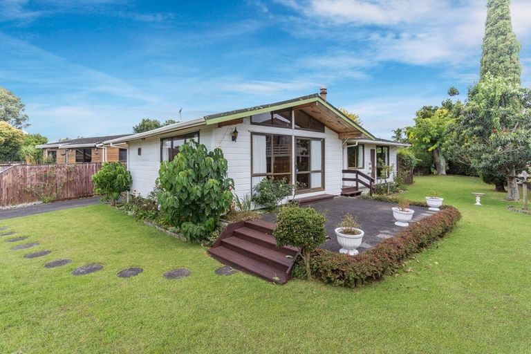 Photo of property in 17 Booker Place, Weymouth, Auckland, 2103