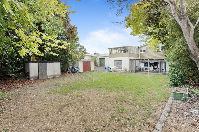 Photo of property in 11 Stephen Avenue, Henderson, Auckland, 0610