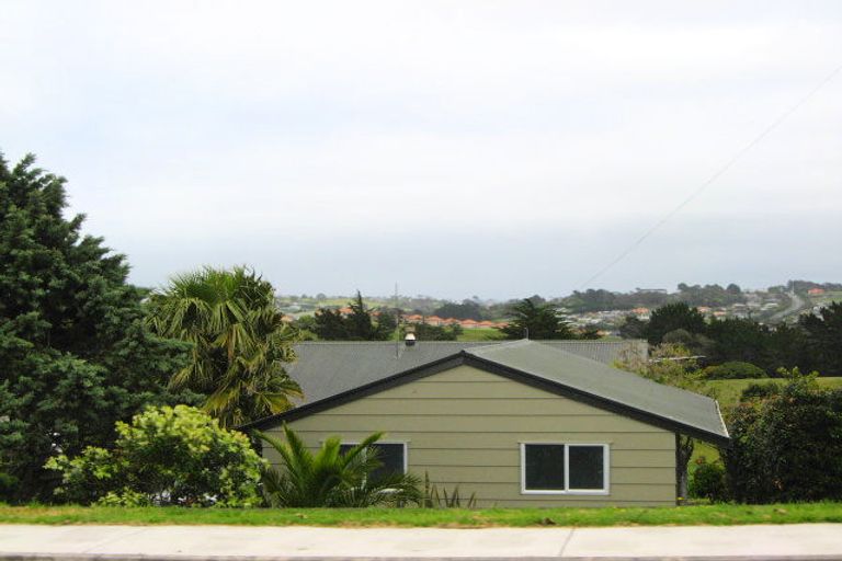 Photo of property in 31 Shakespear Road, Army Bay, Whangaparaoa, 0930