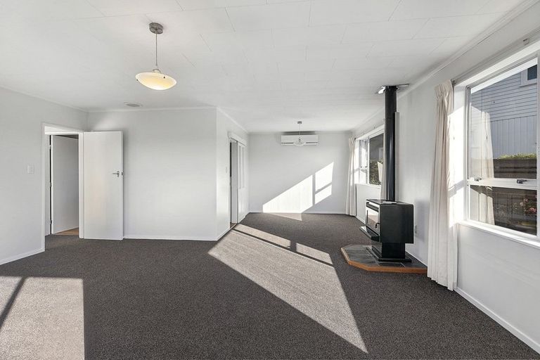 Photo of property in 17 The Anchorage, Whitby, Porirua, 5024