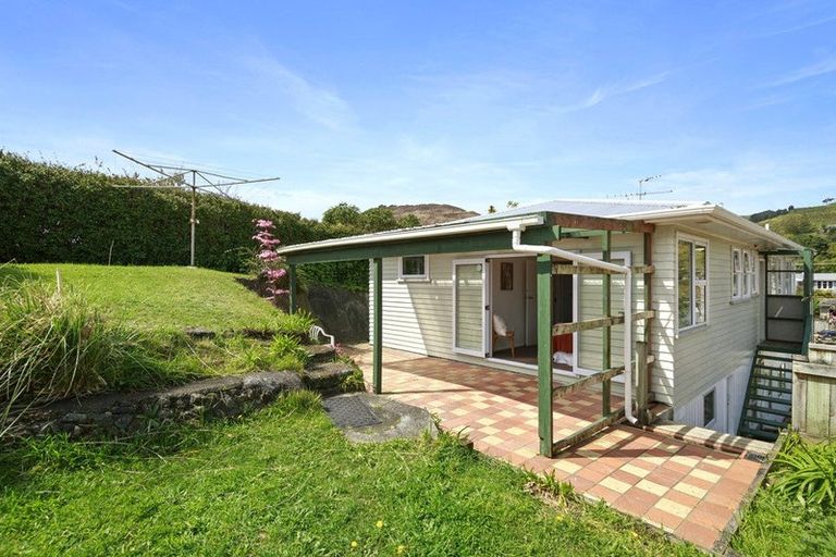 Photo of property in 35a Ranui Terrace, Tawa, Wellington, 5028