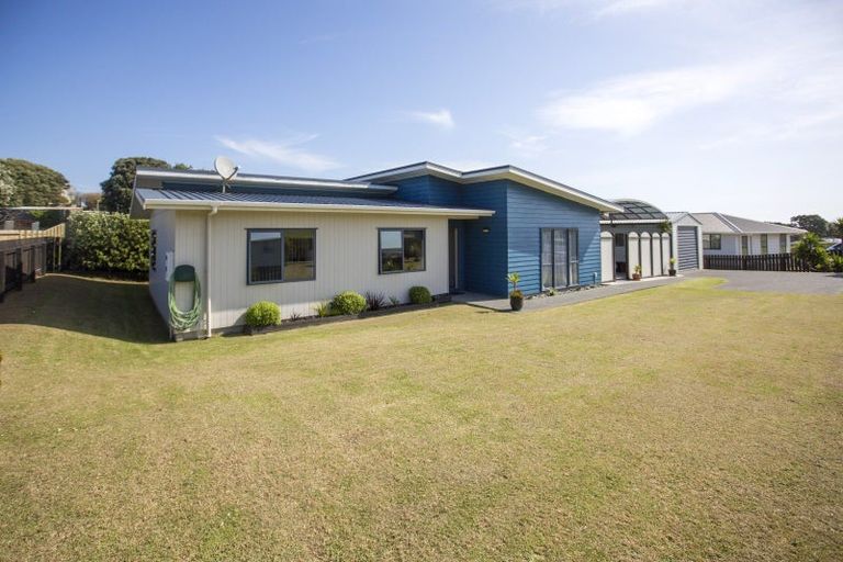 Photo of property in 25 Sunset Drive, Baylys Beach, Dargaville, 0377