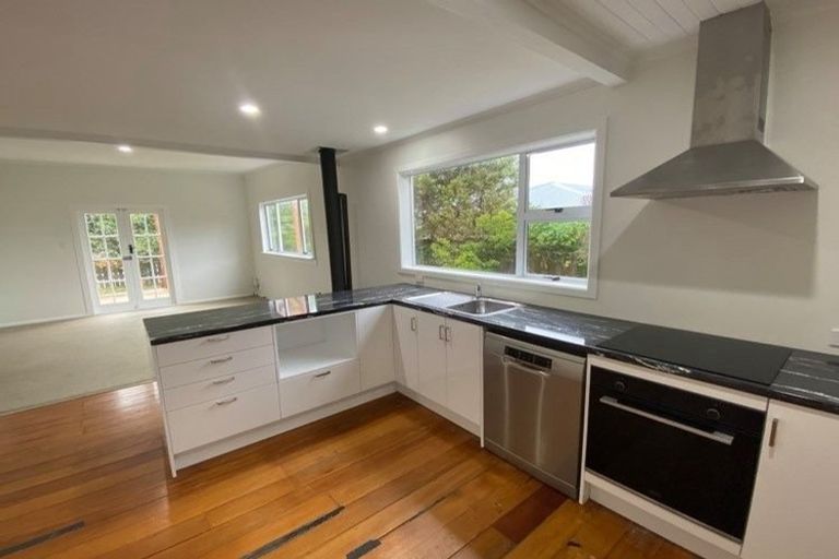 Photo of property in 98 Queens Road, Waikanae Beach, Waikanae, 5036