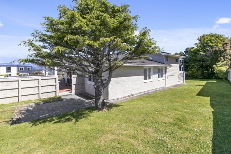 Photo of property in 25 Laurel Grove, Maungaraki, Lower Hutt, 5010