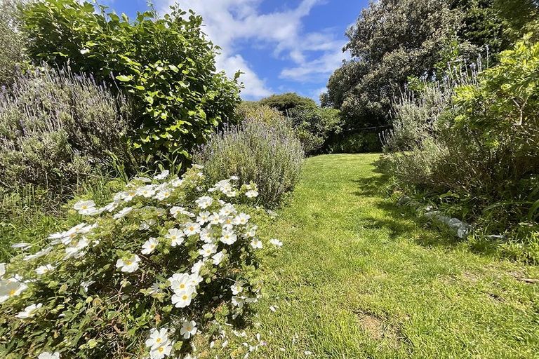 Photo of property in 2 Te Kura Road, Pukerua Bay, 5026