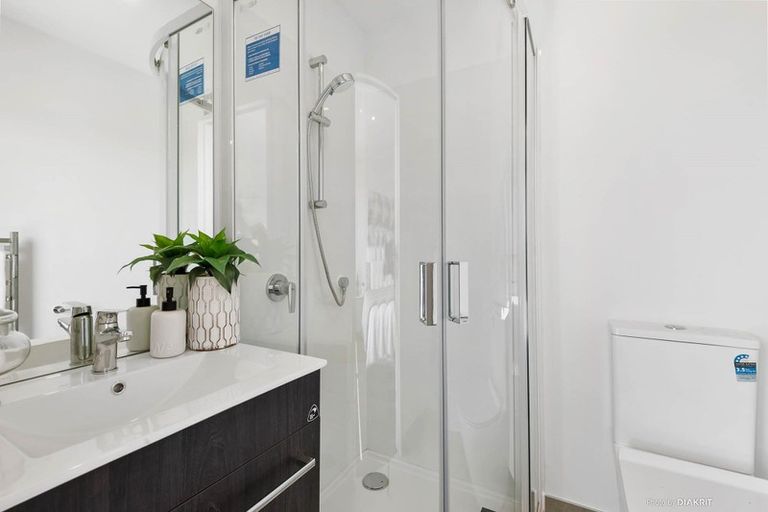 Photo of property in 1/62 Spenmoor Street, Newlands, Wellington, 6037