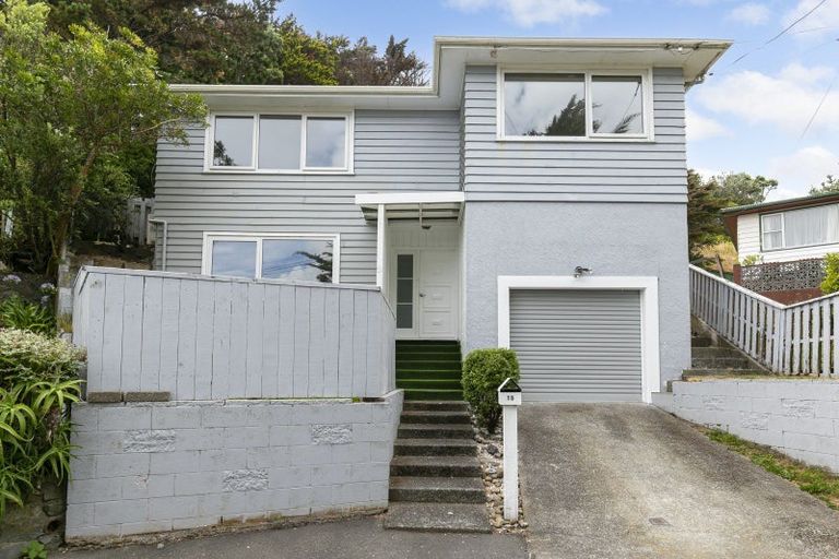 Photo of property in 13 Lomond Street, Newlands, Wellington, 6037