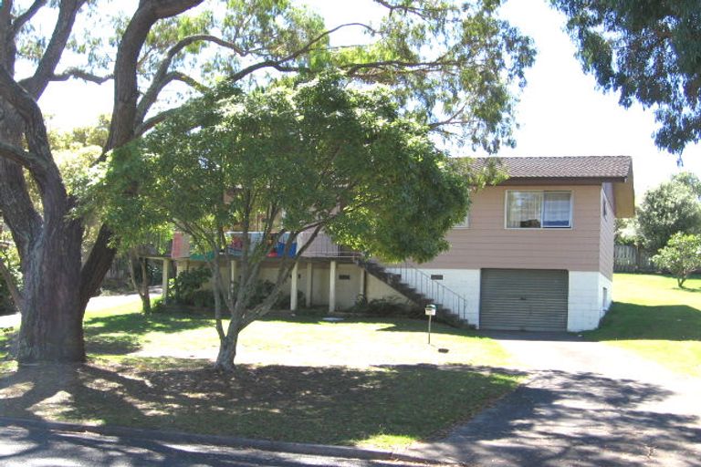 Photo of property in 18 St Catherine Crescent, West Harbour, Auckland, 0618