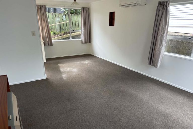 Photo of property in 8a Awanui Street, Merrilands, New Plymouth, 4312