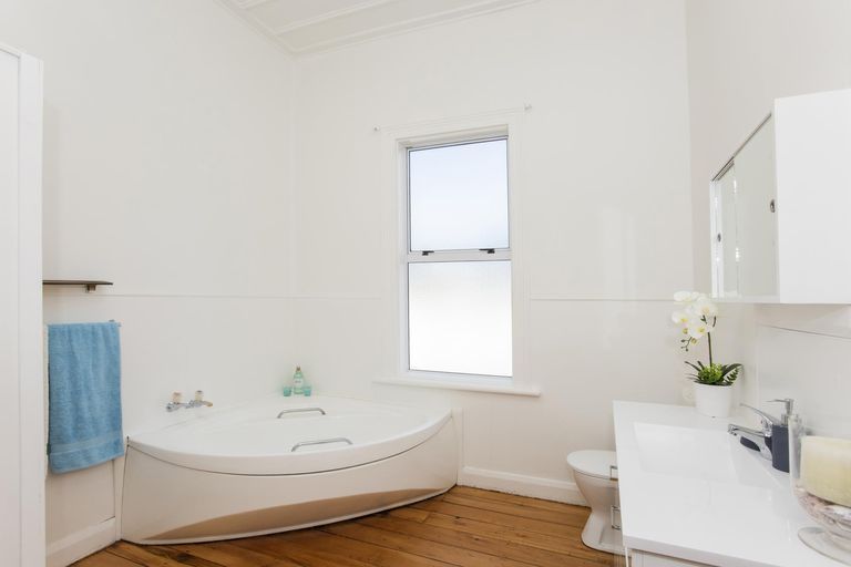 Photo of property in 26 Disraeli Street, Gisborne, 4010