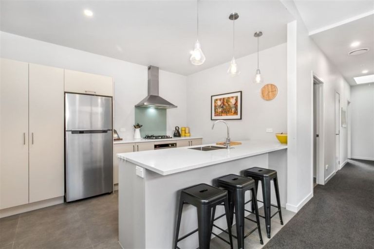 Photo of property in 6 Gallantry Crescent, Papakura, 2110