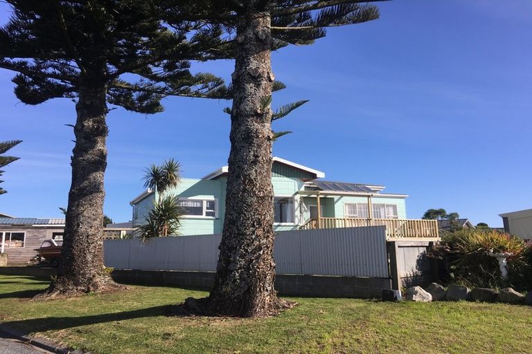 Photo of property in 17 Aubrey Street, Waitara, 4320