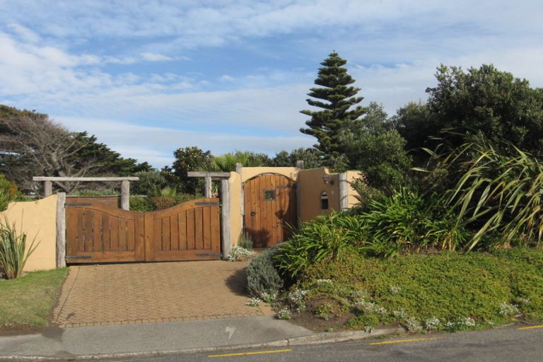 Photo of property in Seaforth, 2-6 Garden Road, Raumati Beach, Paraparaumu, 5032