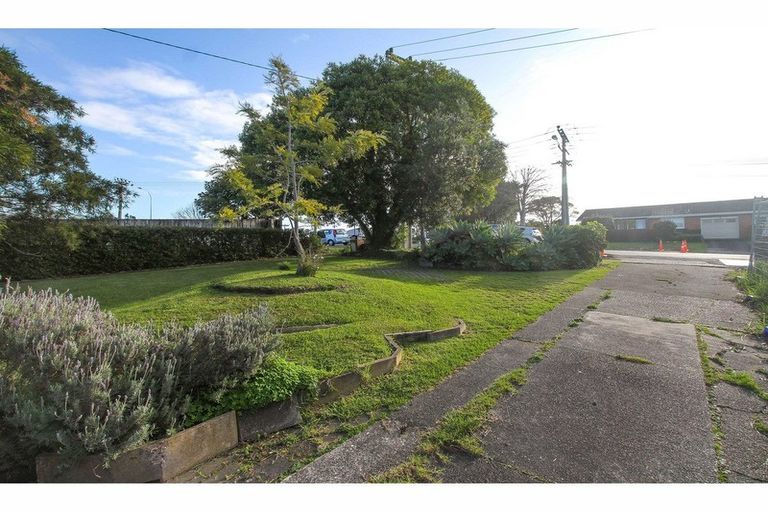 Photo of property in 1 Coronation Road, Hillcrest, Auckland, 0627