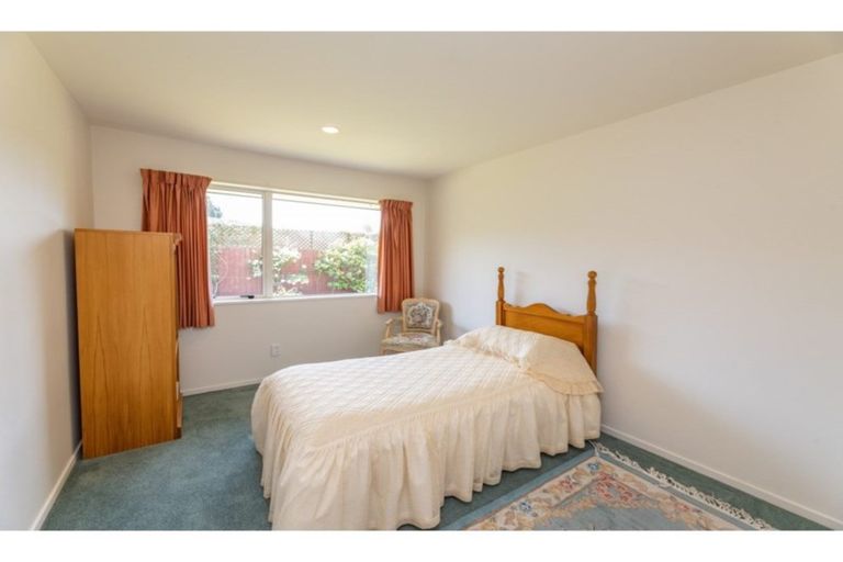 Photo of property in 3 Farquhars Road, Redwood, Christchurch, 8051