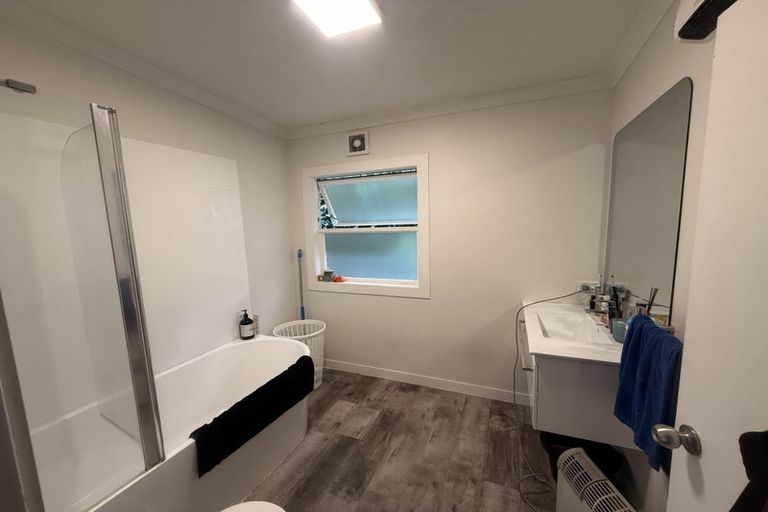 Photo of property in 2 Braemar Terrace, Johnsonville, Wellington, 6037