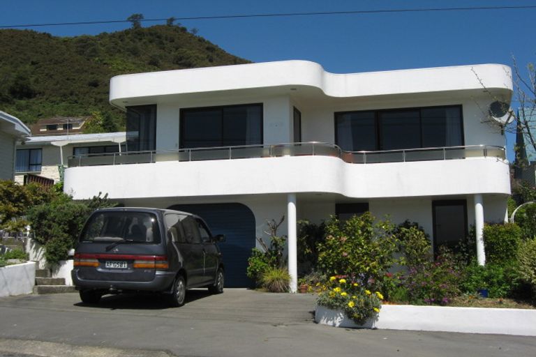 Photo of property in 20 Broadway, Picton, 7220