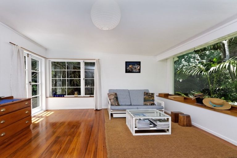 Photo of property in 17 Rayner Road, Piha, New Lynn, 0772