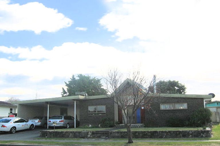 Photo of property in 18 Tait Drive, Greenmeadows, Napier, 4112