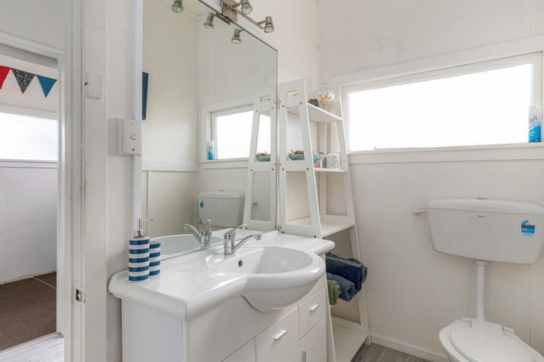 Photo of property in 2a Andresen Street, Foxton Beach, Foxton, 4815