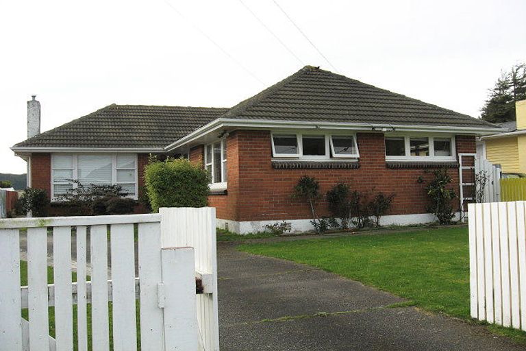 Photo of property in 38 Russell Road, Wainuiomata, Lower Hutt, 5014