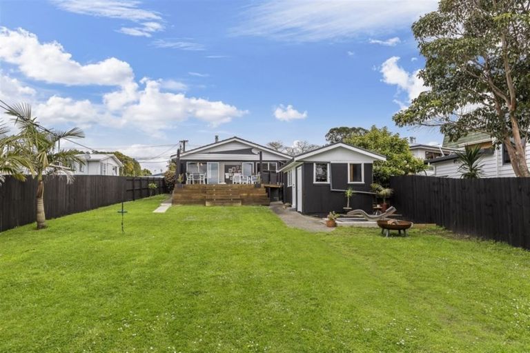 Photo of property in 814 Whangaparaoa Road, Manly, Whangaparaoa, 0930