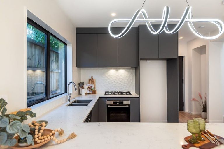 Photo of property in 21e Montgomery Avenue, Belmont, Auckland, 0622