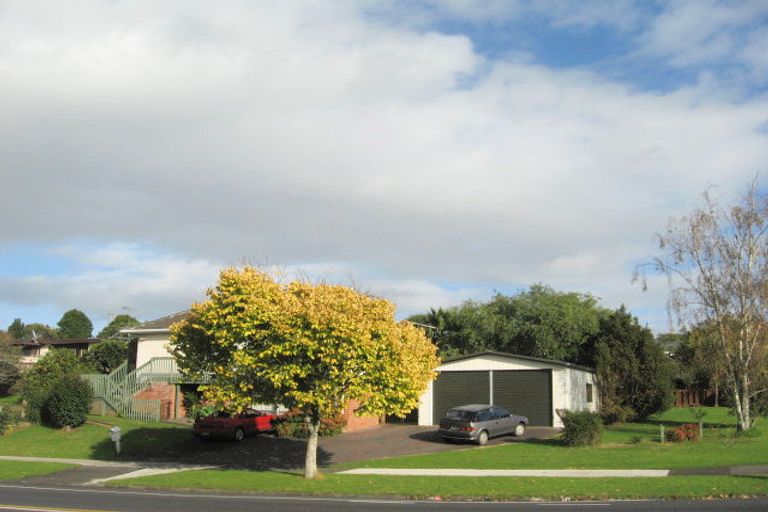Photo of property in 127 Gossamer Drive, Pakuranga Heights, Auckland, 2010