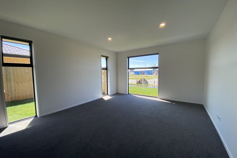 Photo of property in 28 Dallimore Drive, Belfast, Christchurch, 8051