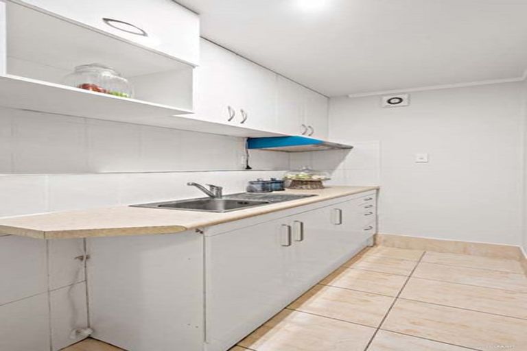 Photo of property in 1/12 Meadway, Sunnyhills, Auckland, 2010