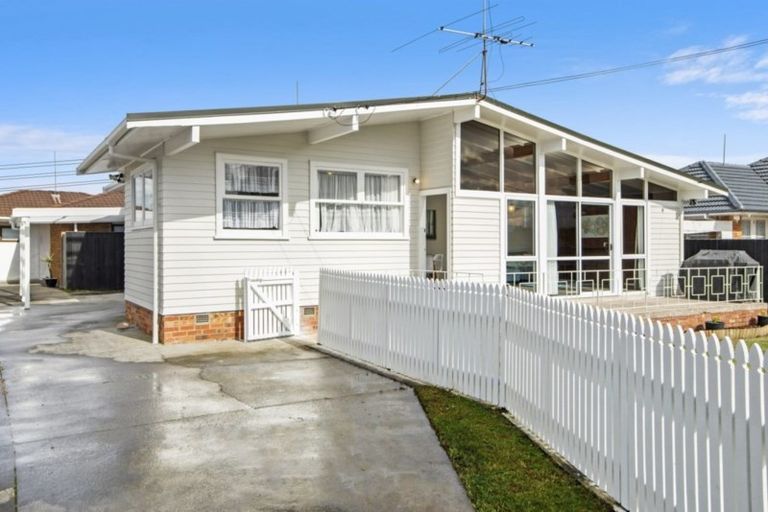 Photo of property in 1/34 Dale Crescent, Pakuranga, Auckland, 2010