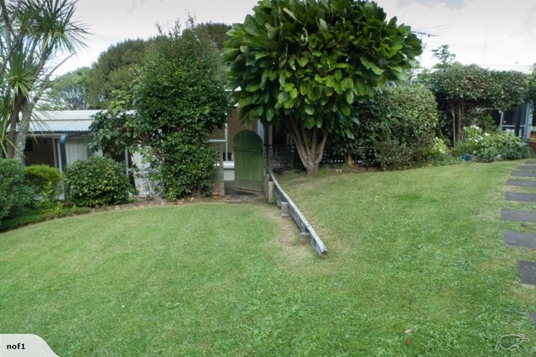 Photo of property in 9/18 Parr Terrace, Castor Bay, Auckland, 0620