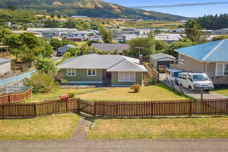 Photo of property in 67 Bell Street, Tawa, Wellington, 5028