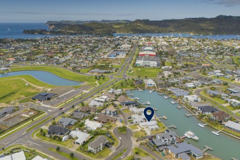 Photo of property in 17 Mermaid Place, Whitianga, 3510
