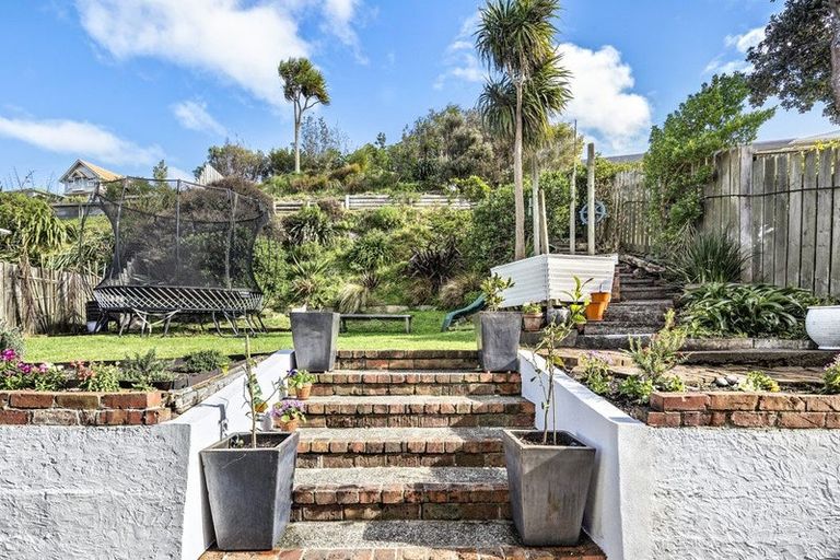 Photo of property in 72 Eden Street, Island Bay, Wellington, 6023