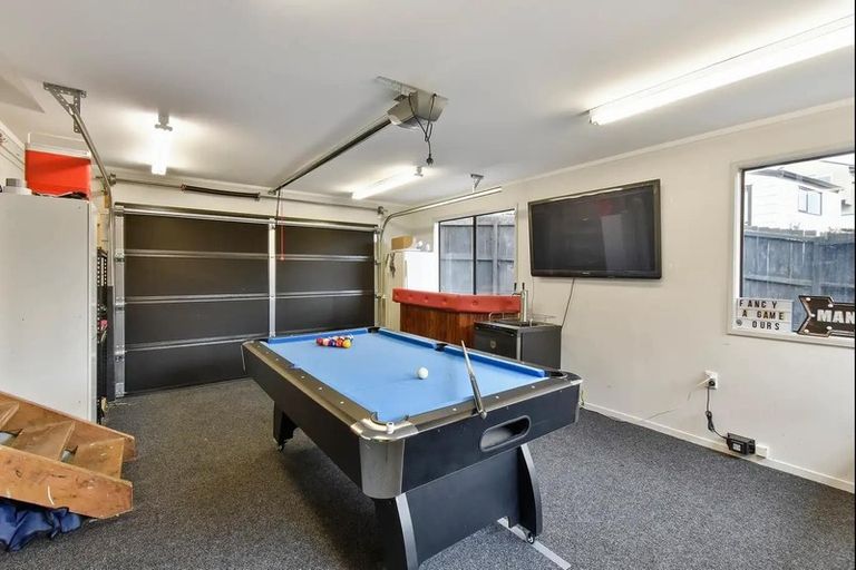 Photo of property in 46 Kingsclere Place, Goodwood Heights, Auckland, 2105