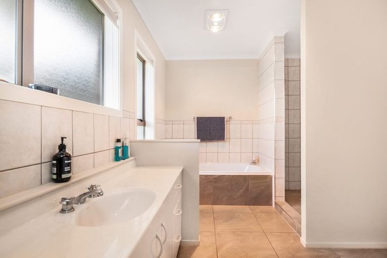 Photo of property in 20 Lemonwood Place, The Gardens, Auckland, 2105