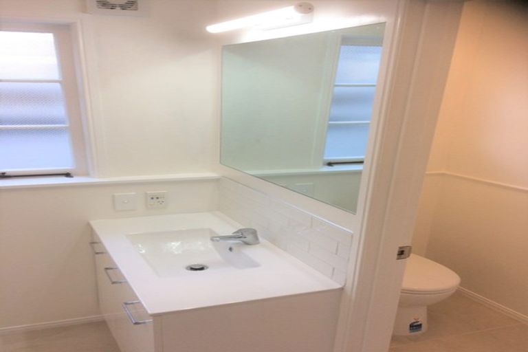 Photo of property in 14 Alton Terrace, Pakuranga Heights, Auckland, 2010