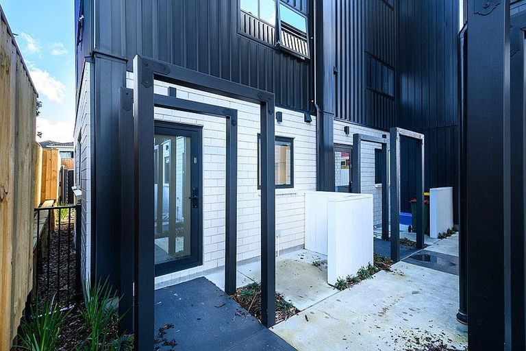 Photo of property in 11/59 Neil Avenue, Te Atatu Peninsula, Auckland, 0610