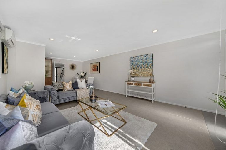 Photo of property in 2/27 Kellaway Drive, East Tamaki, Auckland, 2013