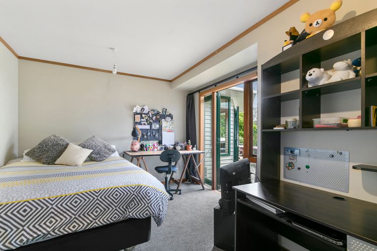 Photo of property in 204 Miromiro Road, Normandale, Lower Hutt, 5010