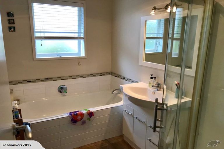 Photo of property in 2/2 Pine Terrace, Howick, Auckland, 2014