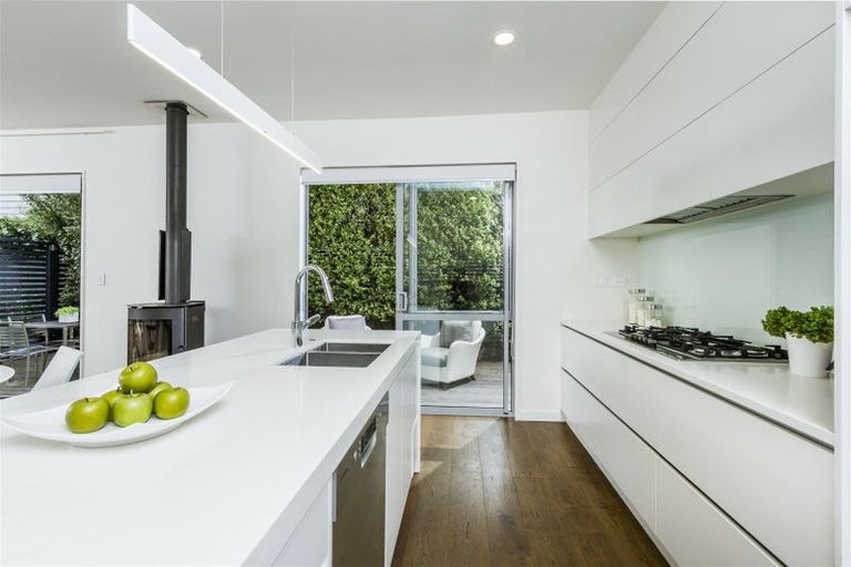 Photo of property in 48 Holland Road, Hillcrest, Auckland, 0627