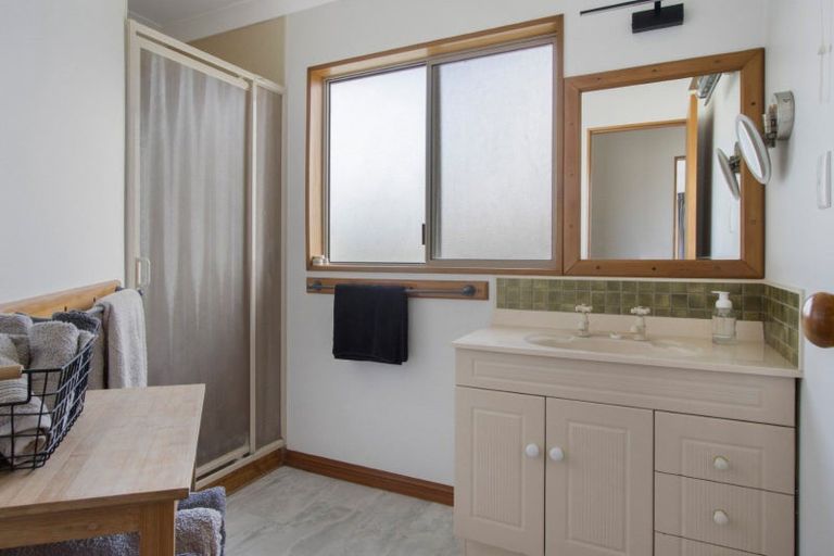 Photo of property in 2 Baigent Place, Tanners Point, Katikati, 3177