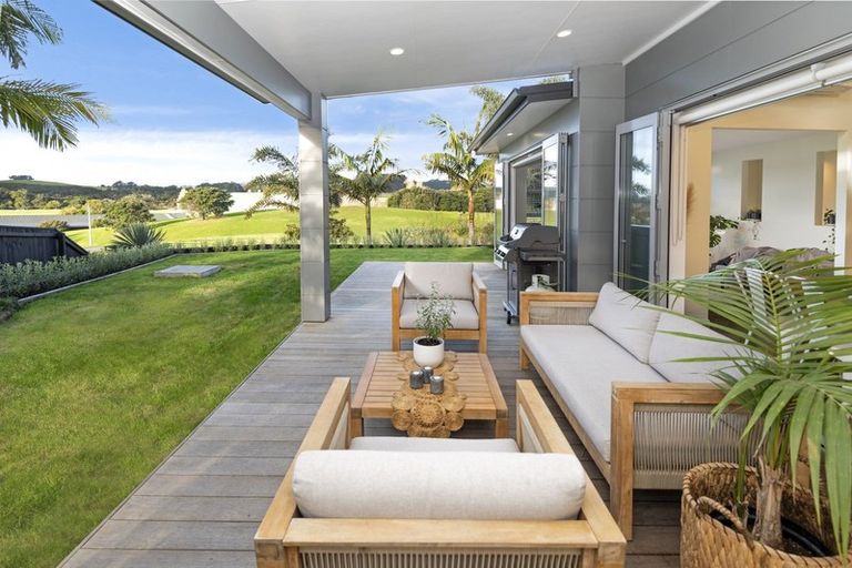 Photo of property in 28 Weatherly Drive, Beachlands, Auckland, 2018