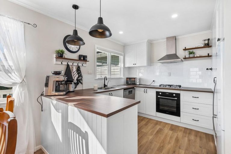 Photo of property in 199 Waimumu Road, Massey, Auckland, 0614