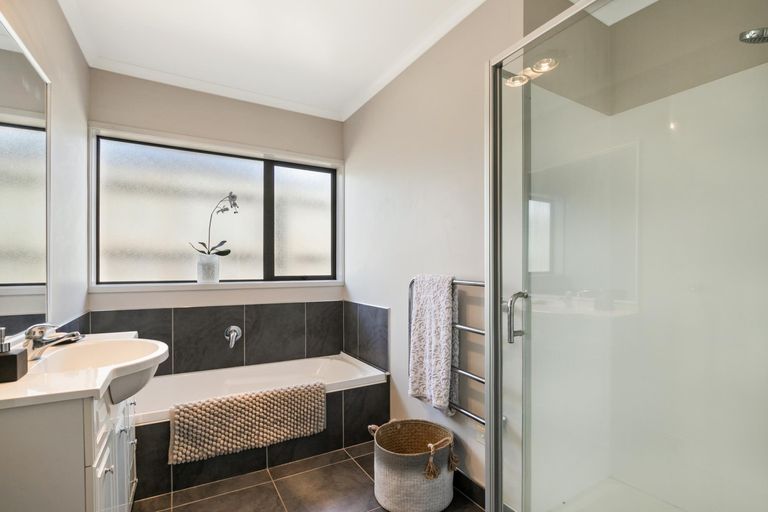 Photo of property in 12 Wairua Place, Pukekohe, 2120