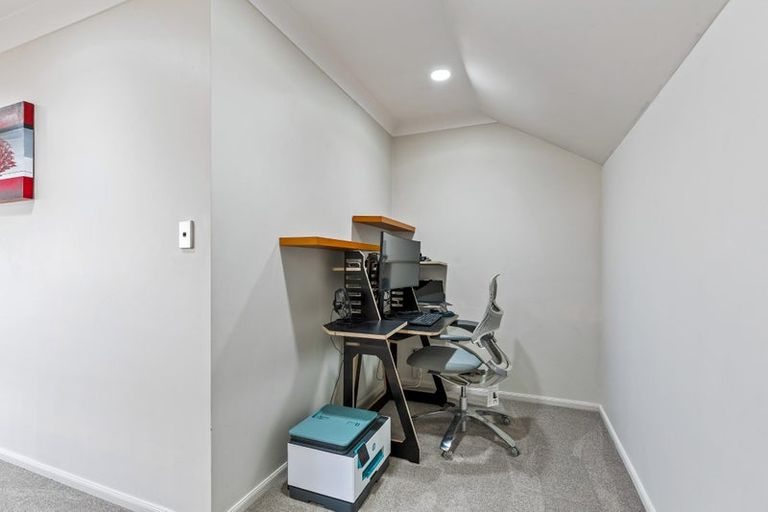 Photo of property in 34 Vermeer Place, West Harbour, Auckland, 0618